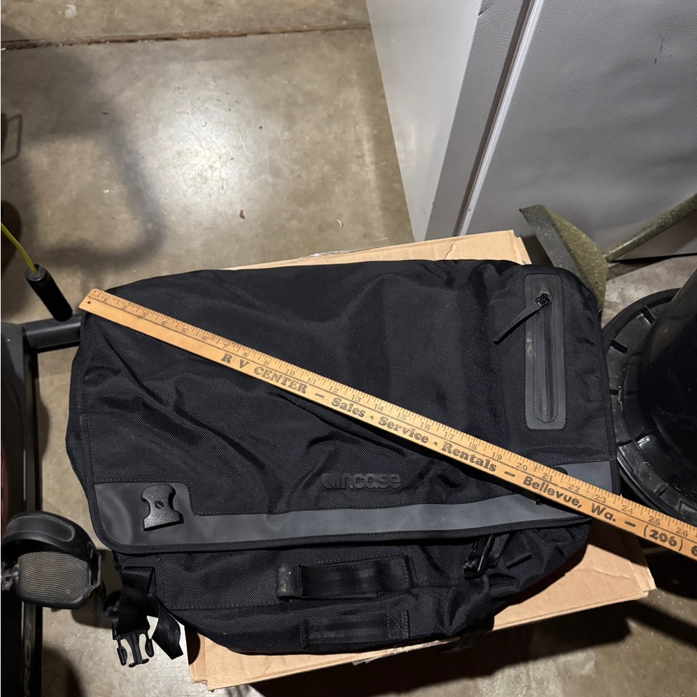 Incase Courier Collection Messenger Bag 2010 RARE VINTAGE - Picture 9 of 11